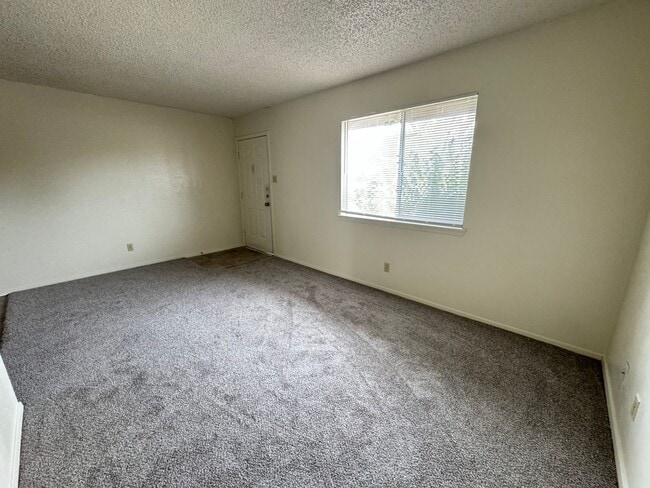 Photo - 2211 Cascade Dr Unit B