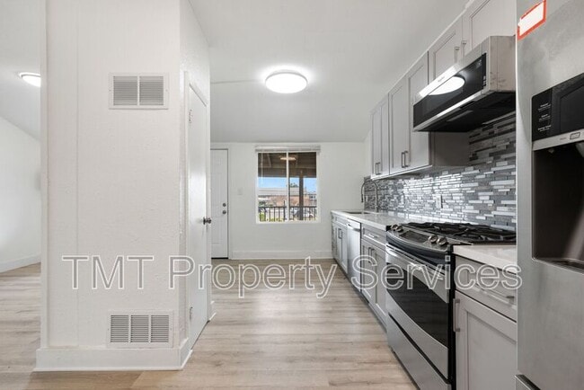 Building Photo - 1647 E 6th St