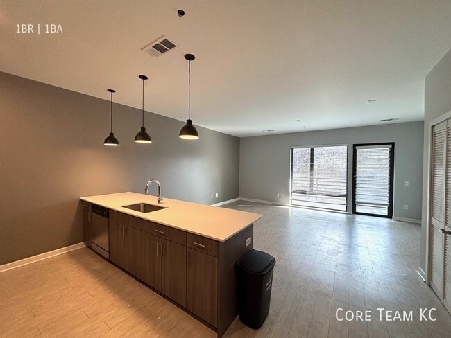 Building Photo - 227 E 27th St Unit 206