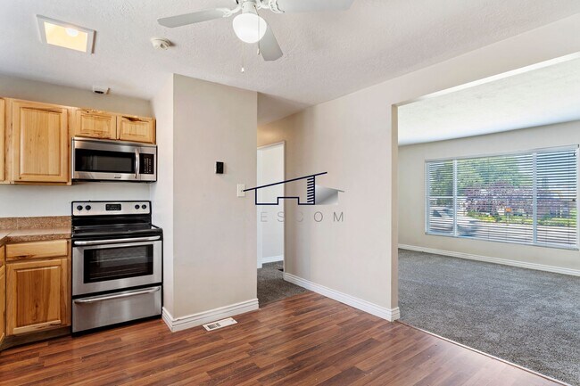 Photo - Washington Terrace 2 Bedroom Home!