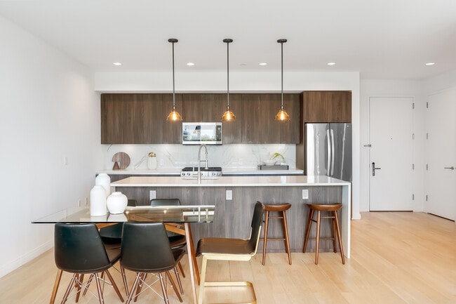 Photo - Hamilton House