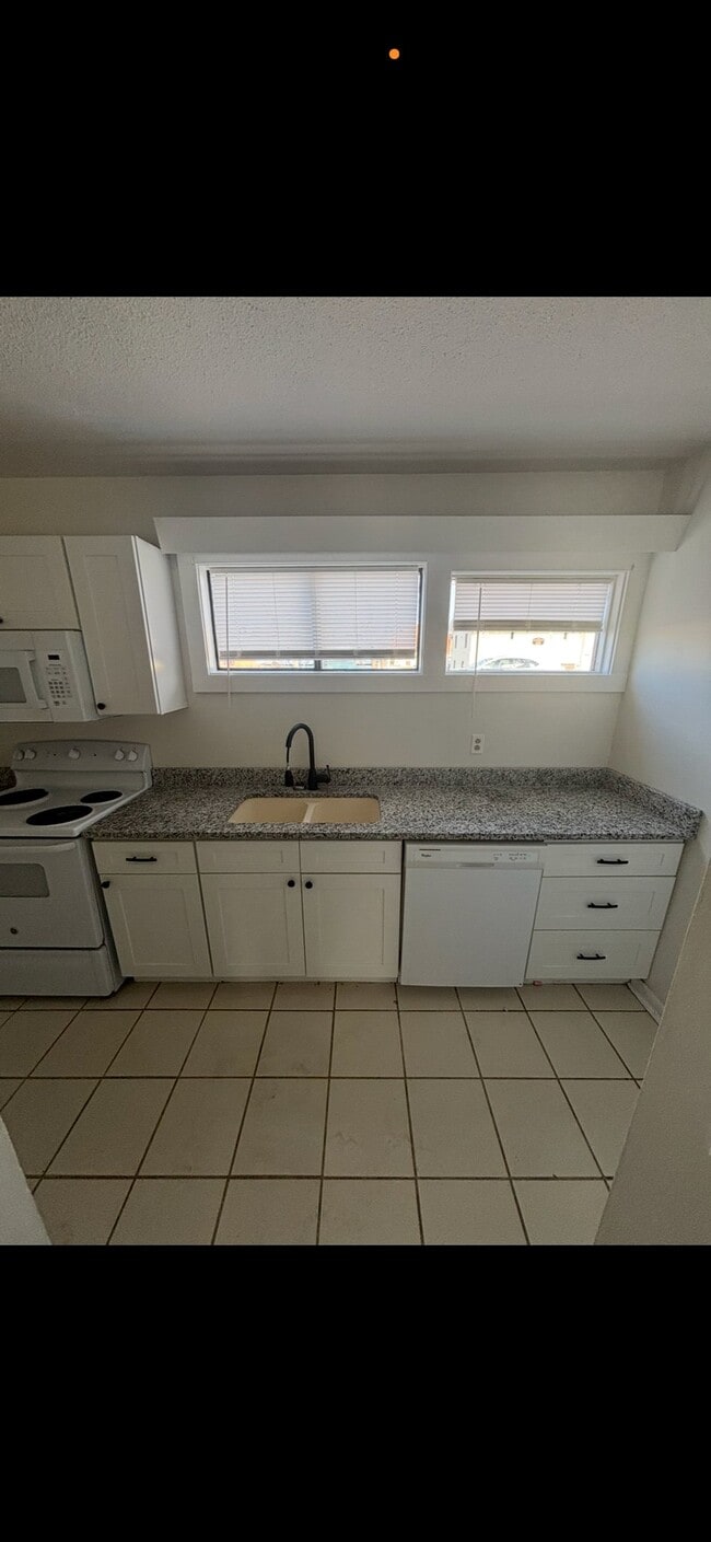 Photo - 404 W Maple St Unidad 3