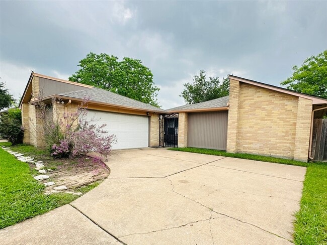 Photo - 2115 Barrington Pl Dr