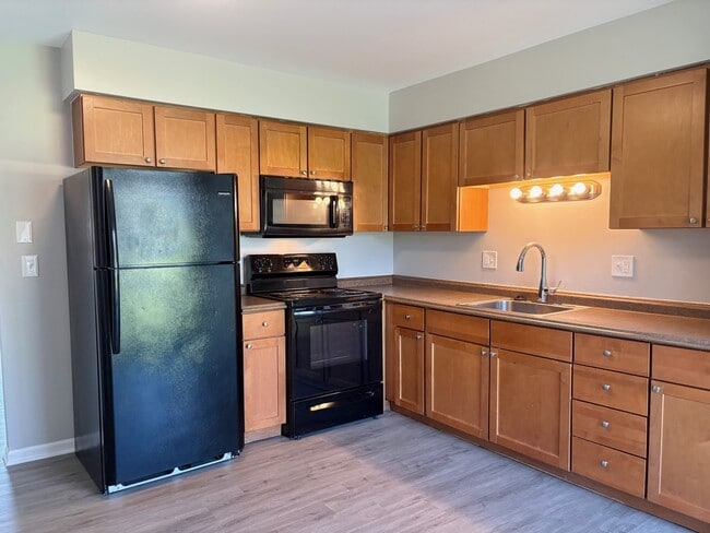 Photo - 724 Oakton Rd
