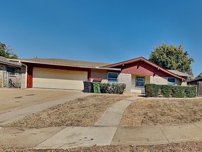 Building Photo - 1303 Carla Ave