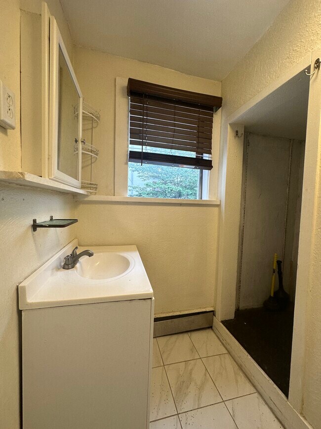 Photo - 917 Ellsworth St Unidad 2