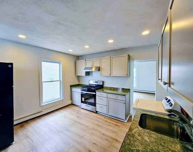 Building Photo - 39-41 Baker St. Unit 41