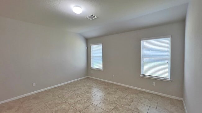 Photo - 4019 Spurwing Ln