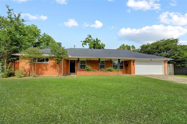 Photo - 1643 Crestdale Dr House