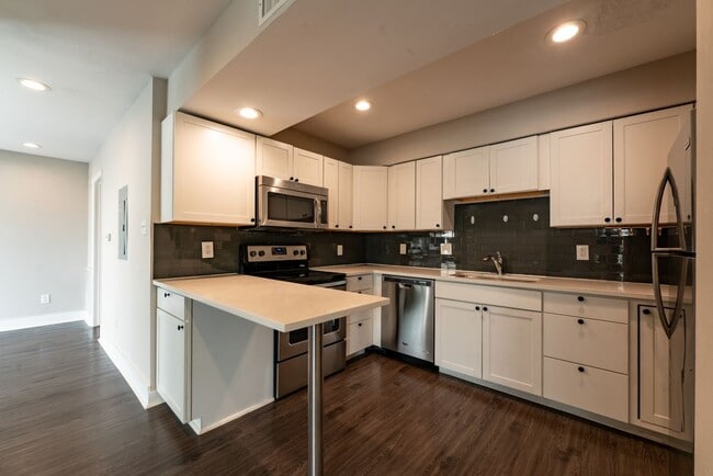 Building Photo - 935 La Posada Dr Unit Ste 154