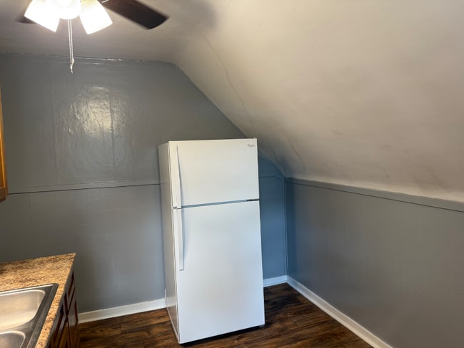 Building Photo - 210 S Bellinger St Rental