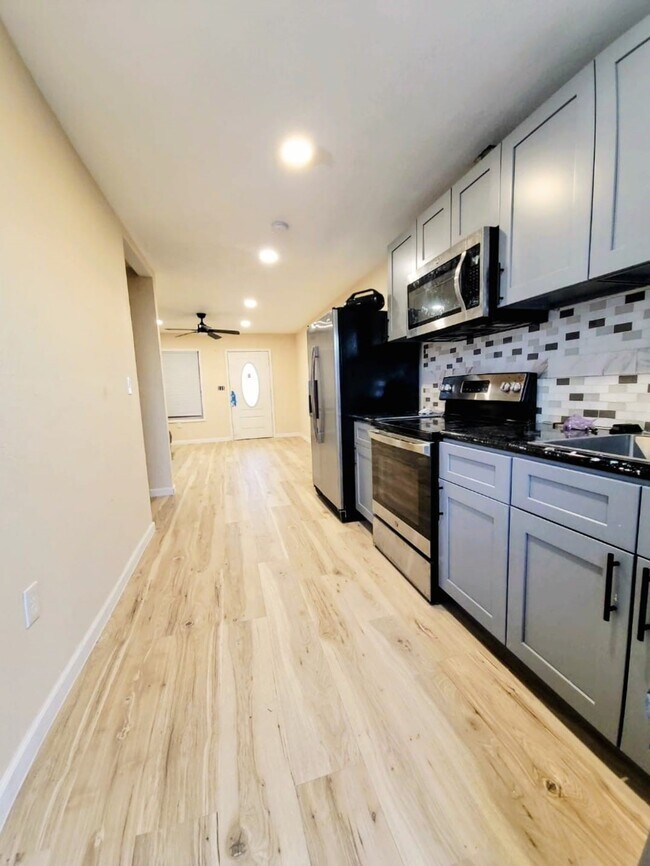 Photo - 401 Trichelle St