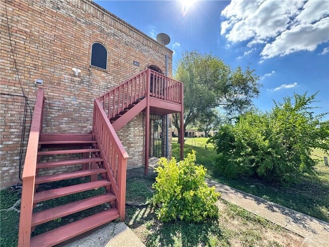 Building Photo - 18 Highland Park Ave