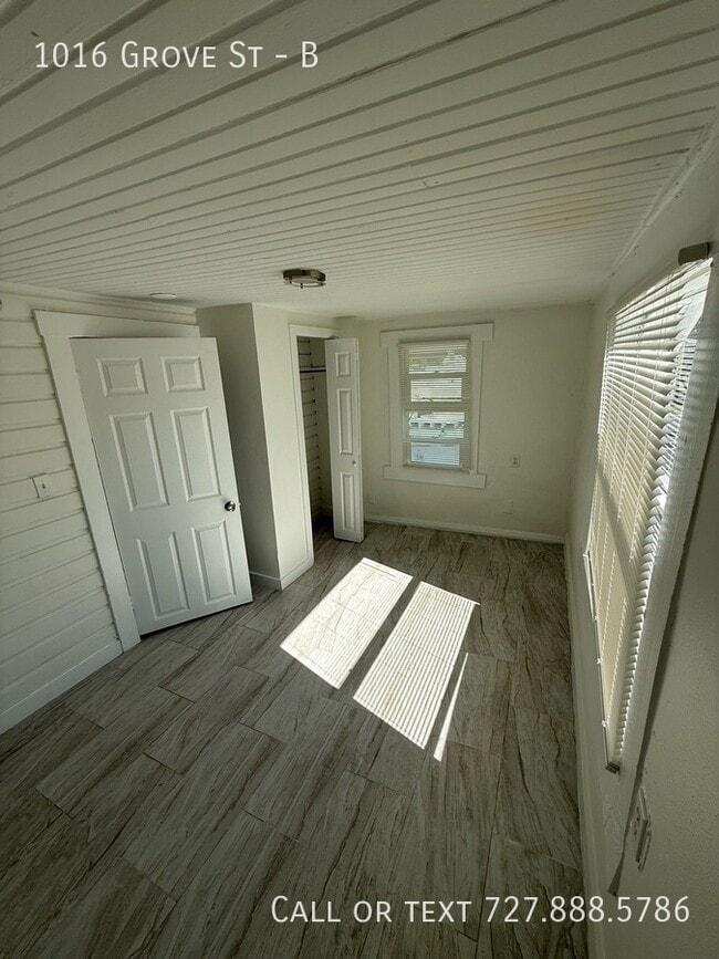 Photo - 1016 Grove St Unidad B