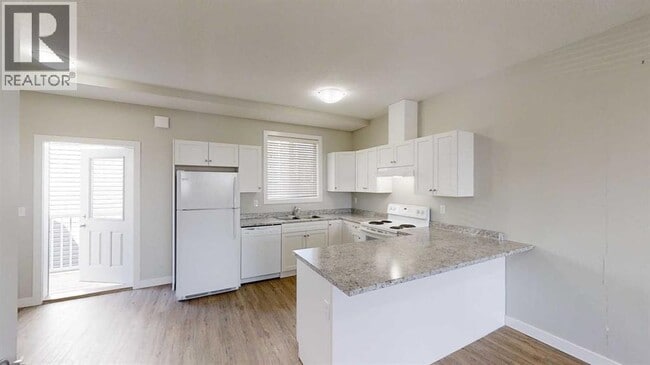 Photo - 9503-9112 112 Ave