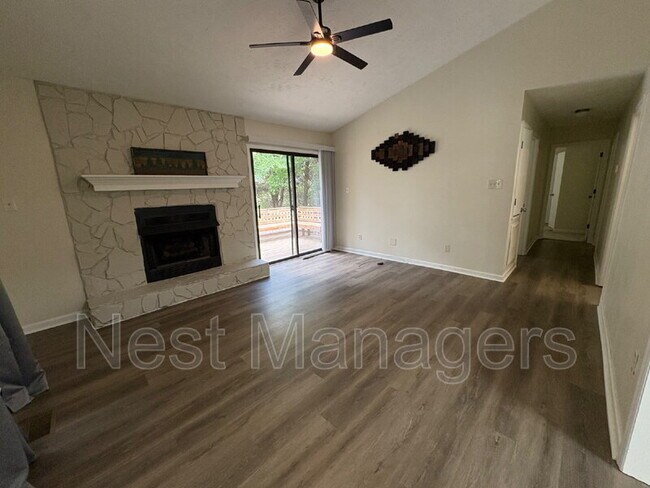 Photo - 491 Oates Dr