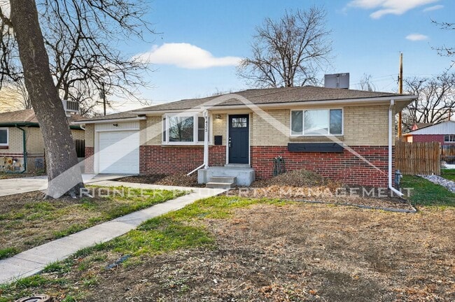 Photo - Gorgeous Home with Washer/Dryer and Fenced Yard