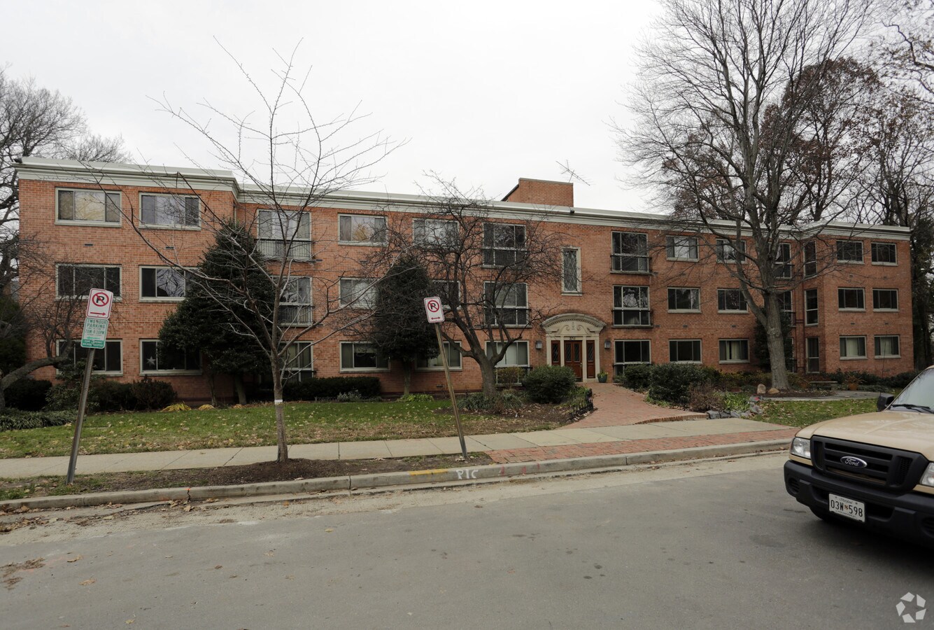 Photo - 2711 Ordway St NW