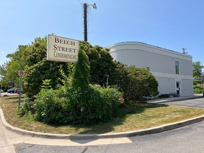 Building Photo - Inviting Fully Furnished Studio Condo!