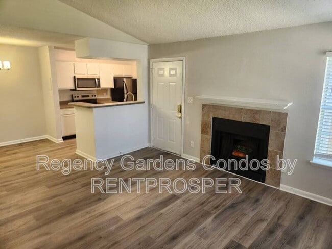 Photo - 5533 Chrishire Way Unidad 204