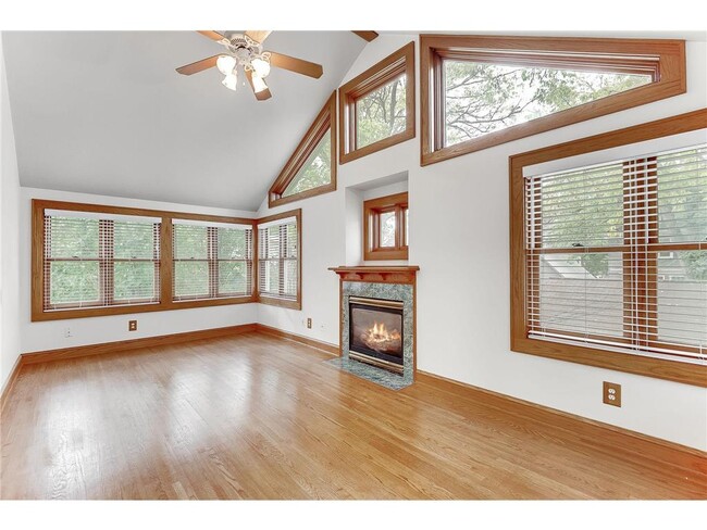 Living Room - 2316 Fremont Ave S Unit 2