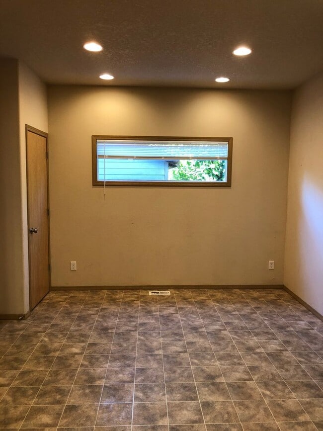 Photo - Your Perfect Corvallis Oasis Awaits at This 4-Bedroom Townhouse!