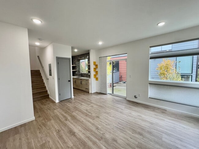 Photo - Luxury Townhouse in South Park