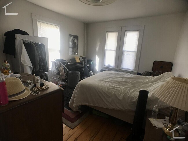 Spacious 1 Bed Close to BU-Close to T and Bus - Spacious 1 Bed Close to BU-Close to T and Bus Condo