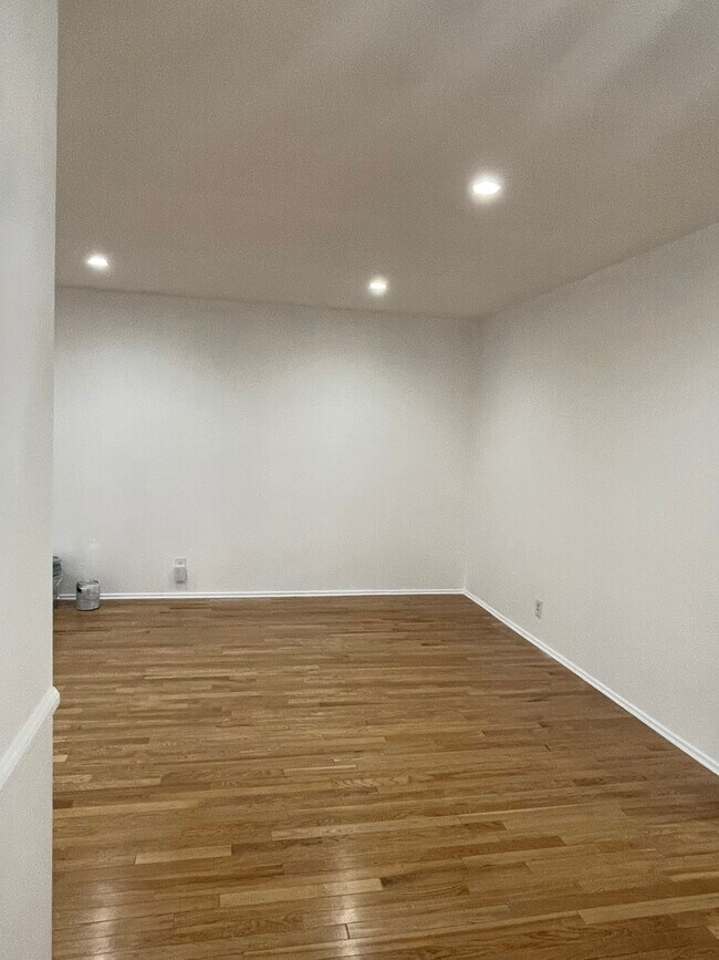 Photo - 221 N Swall Dr Unit 2