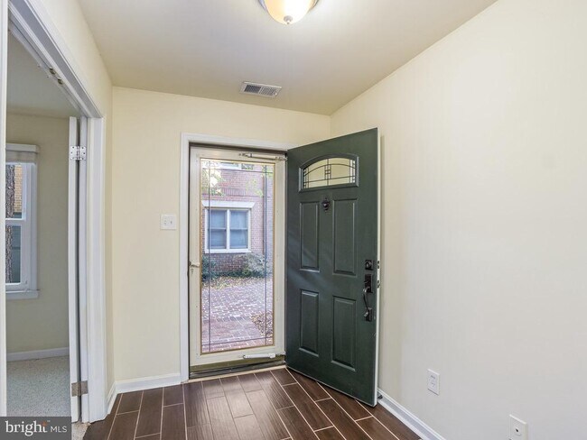 Photo - 1128 N Taylor St