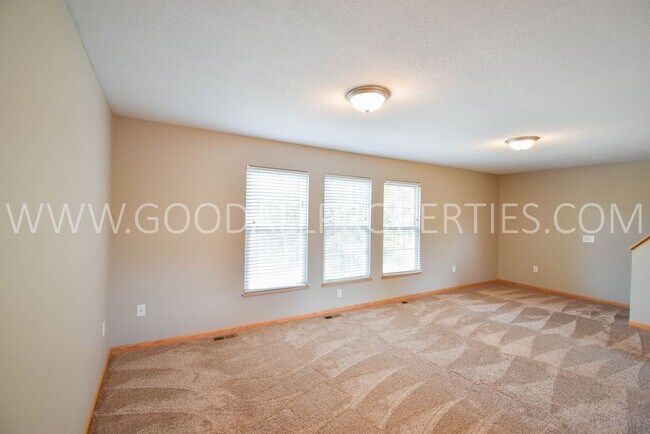Photo - 2 Bedroom, 2.5 bath townhome in Urbandale ...