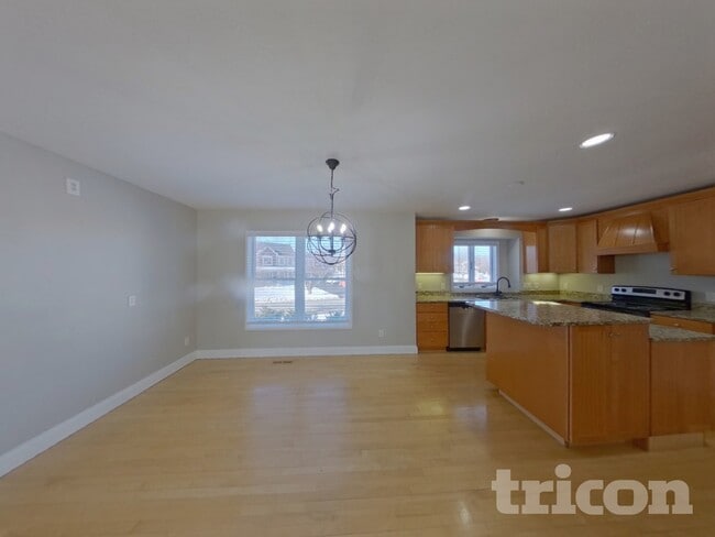 Photo - 606 Lincoln Dr NE