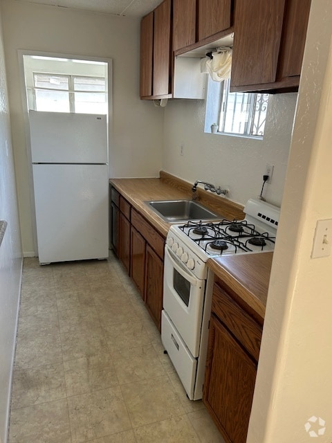 Building Photo - 1641 86th Ave Unit H Rental