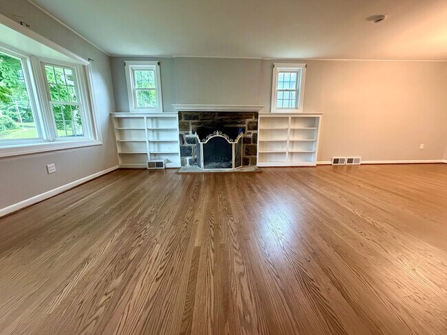 Photo - Stunning 4-Bedroom Home Nestled in Glenside. Available NOW!