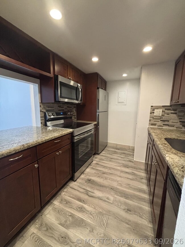 220 Lakeview Dr Unit 103