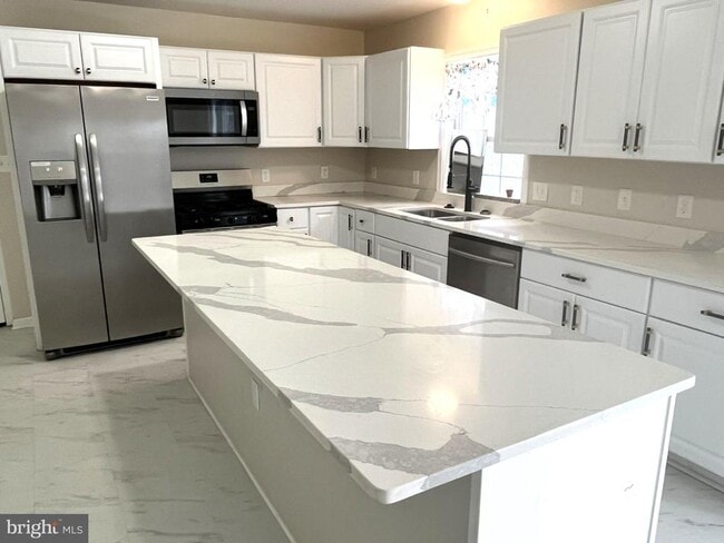 Photo - 4800 Madison St