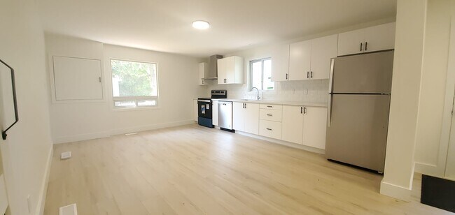 Building Photo - 101 Maple Dr Unit A