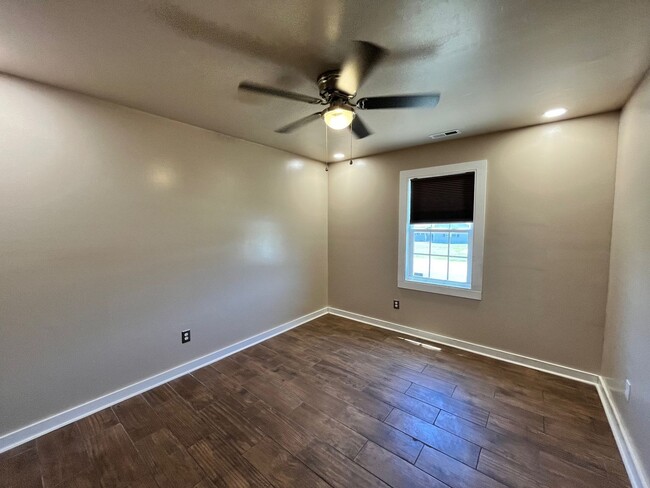 Photo - Great home avail in Hubert!