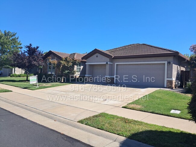 Photo - Action Properties R.E.S. Inc. Offering Beautiful Highland Park Single Story 3 Car, 4 Bedroom, Gar...