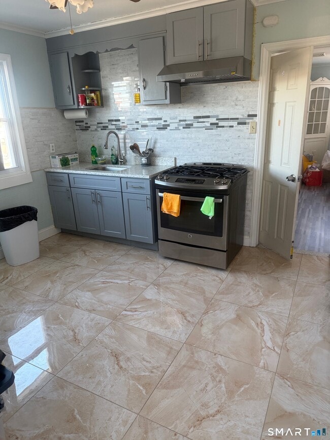 Building Photo - 26 Evergreen St