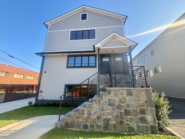 Building Photo - 159 Harrison Ave Unit E