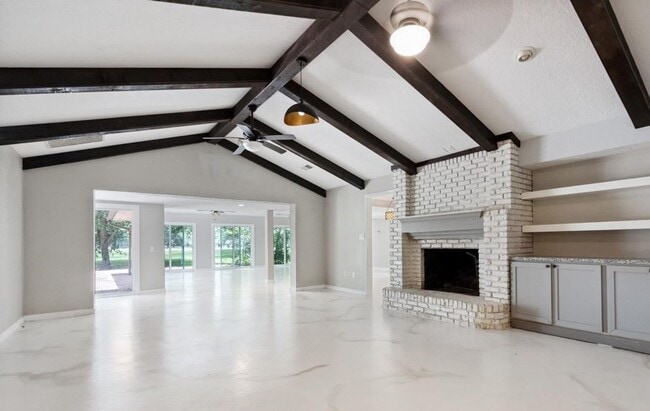 Photo - 570 Roanoke Dr