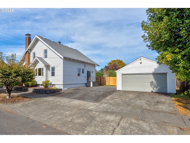 Photo - 6906 N Vancouver Ave