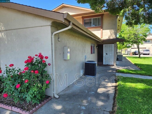 Photo - 2110 Peppertree Way Unidad Apt 3