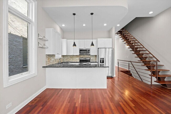 Photo - 919 N Hermitage Ave