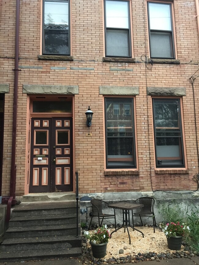 Building Photo - 1617 Green St Unit 1 Rental
