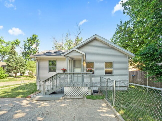 Photo - 1073 LaSalle Ave