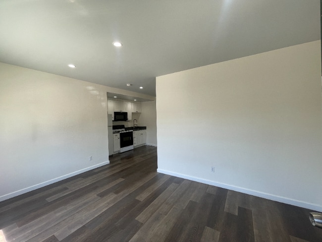 Photo - 2033 E 4th St Unidad 2