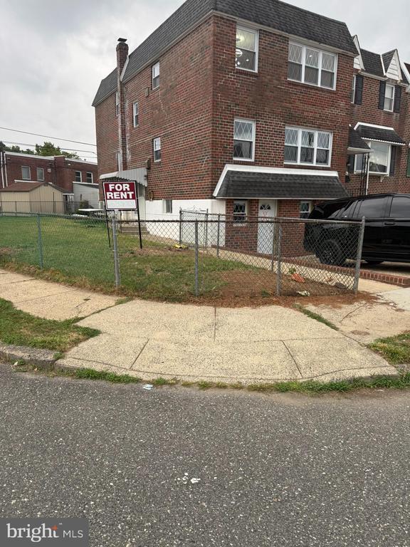 3658 Genesee Dr