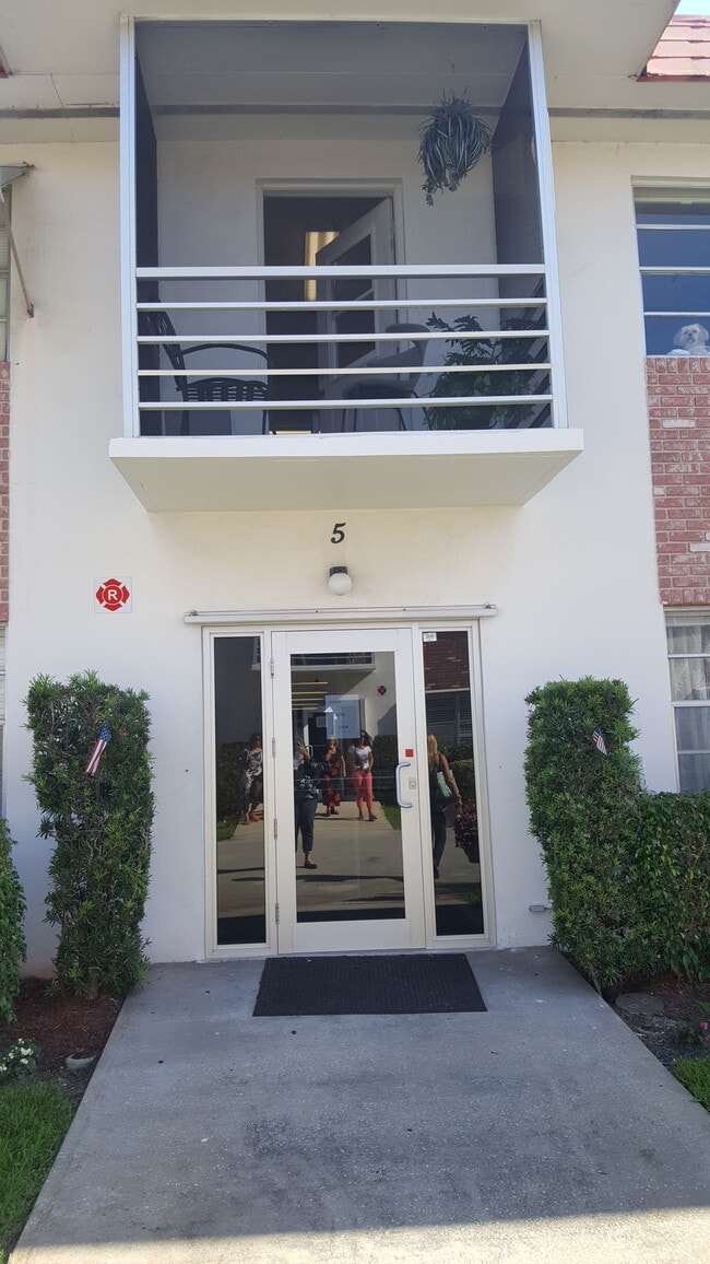 Photo - 3550 NW 8th Ave Unit Everette Arms- 511